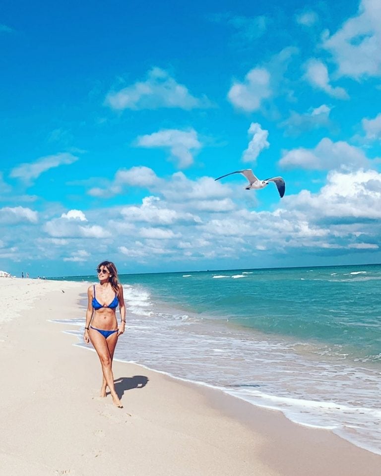 Flavia Palmiero en la playa (Instagram)