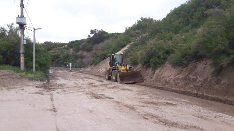 Limpieza de Arena y Agua sobre Av. 2 con dirección a Escollera Sur. 2