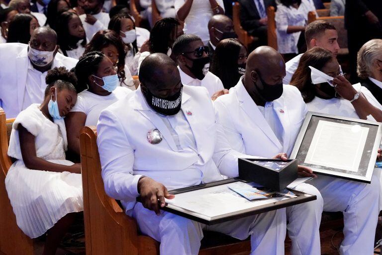 Familiares de George Floyd en Houston. (Foto: David J. Phillip, Pool/AP)