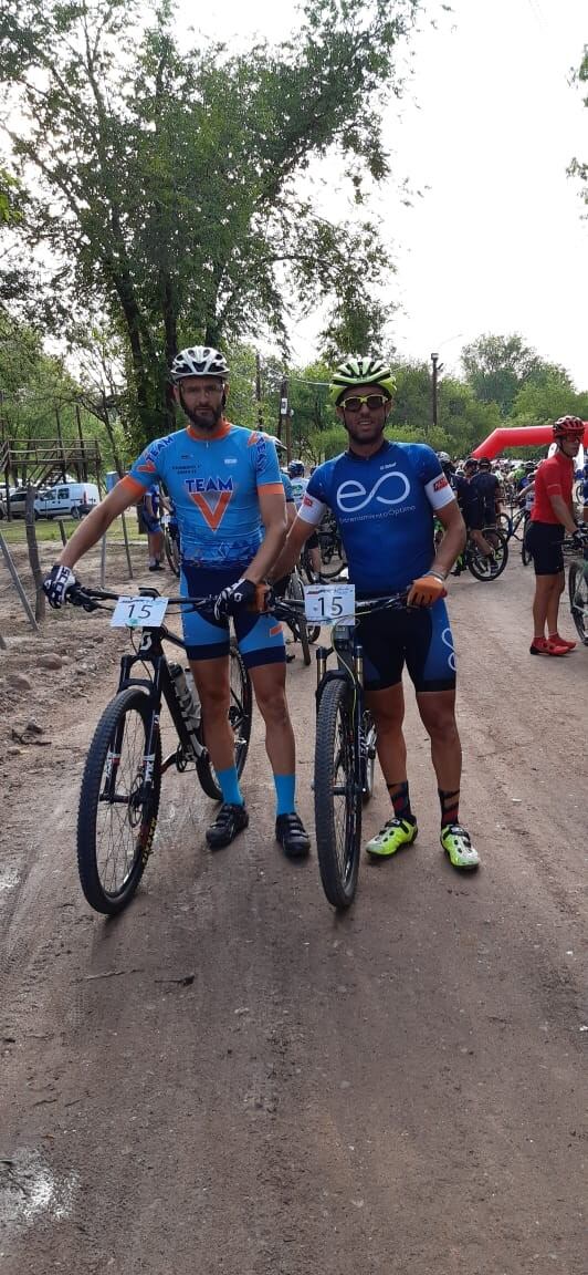 Ciclistas de Arroyito en el Rally de Mina Clavero