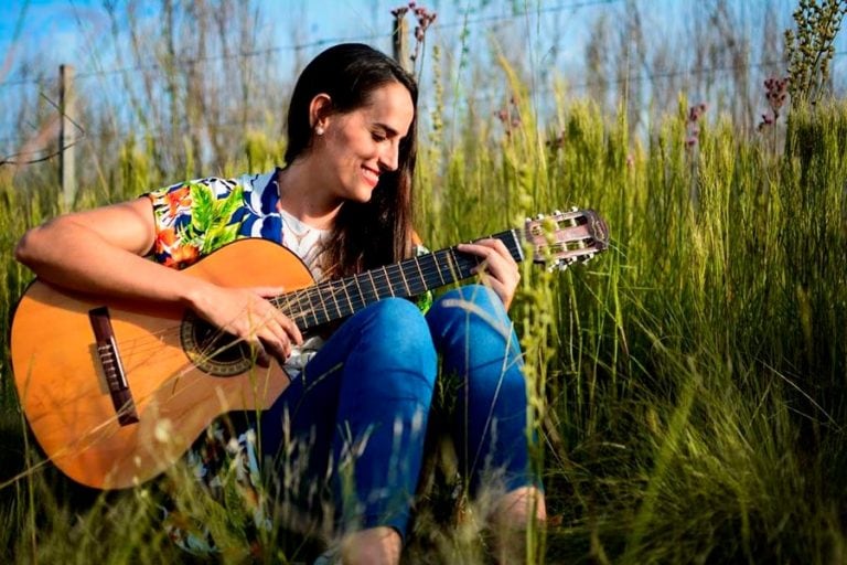 Pamela Ayala, la artista de Puerto Esperanza, brilló en el aniversario de Posadas y también fue figura en el cierre de la Fiesta de la Fiesta Nacional de la Navidad,