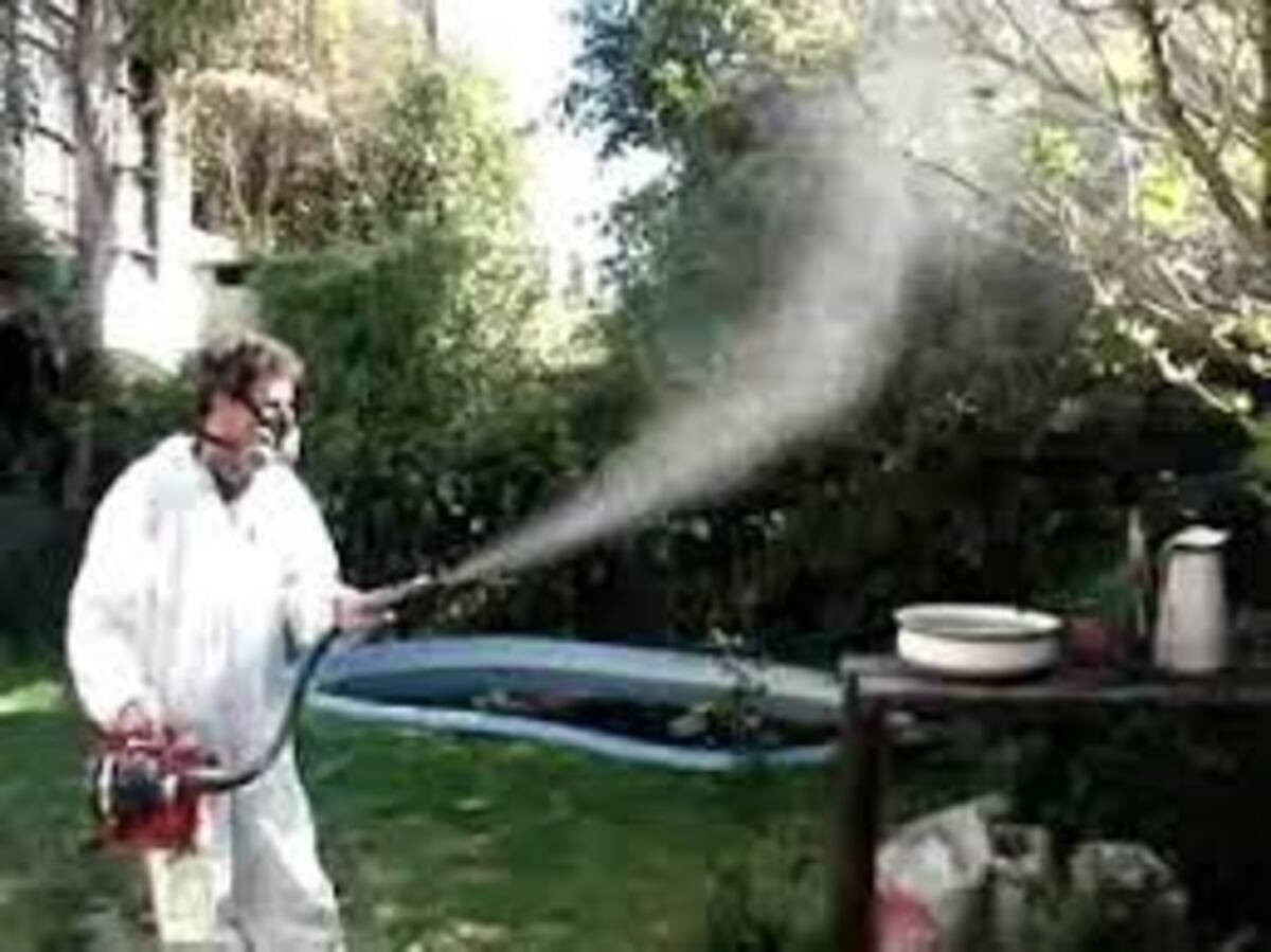 Por el coronavirus el Municipio y los bomberos desinfectaron la ciudad