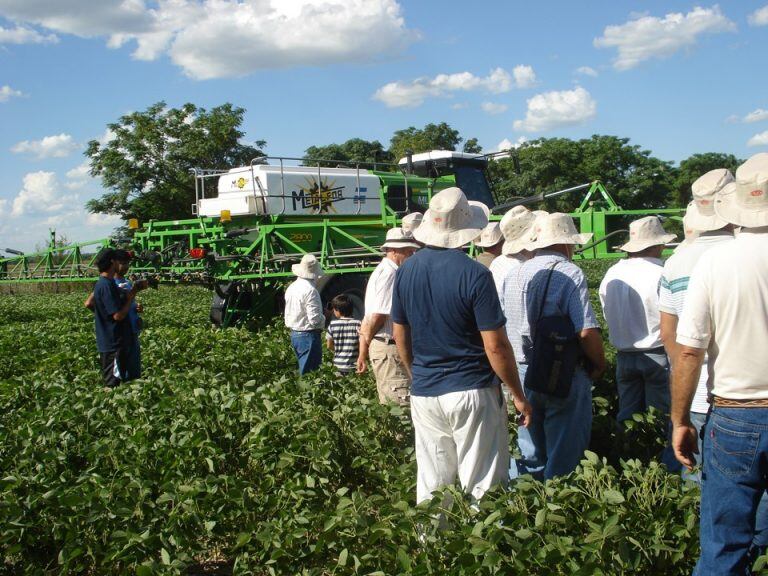 charla en Arroyito sobre aplicaciones periurbanas