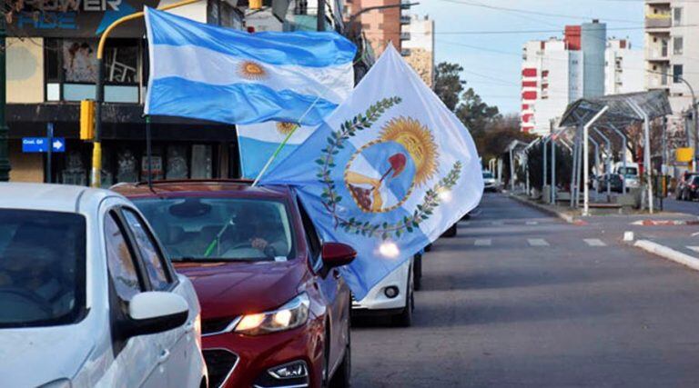 Banderazo en Santa Rosa (El Diario)