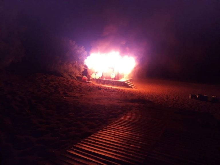 Incendio en  el anexo de un parador en Brown y Avenida González Martínez