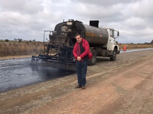 Presidente comunal de Toro Pujio Federico "Tito" Landra en la obra de ruta La Tordilla Toro Pujio (La Voz SJ)