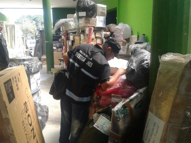 Secuestraron mercadería de contrabando en la terminal de Salta. (Policía de Salta)