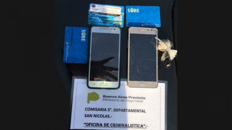 Entre los elementos secuestrados, había dos celulares.