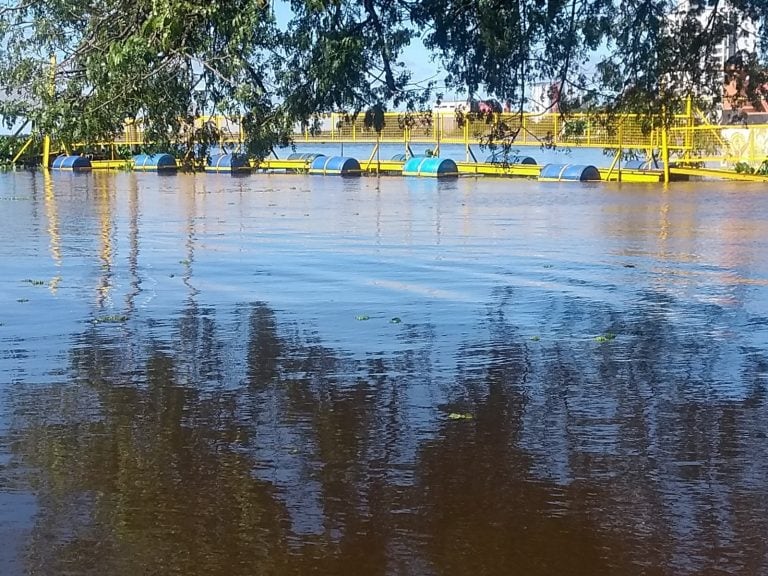 La explanada del puerto esta completamente inundada