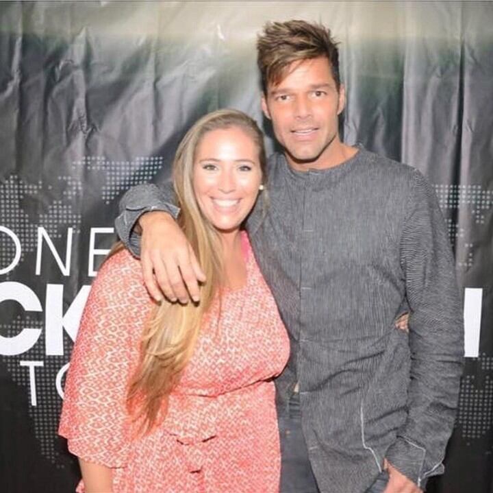 Mar Tarrés junto a Ricky Martin.