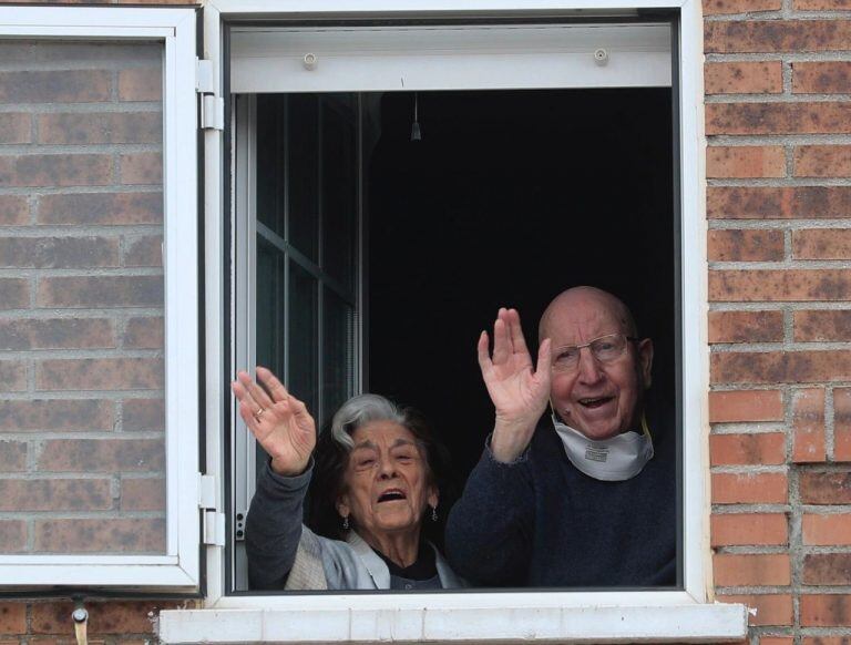 José y Guadalupe, pareja recuperada de la Covid-19 en su casa de Villanueva De la Torre, Guadalajara. (Foto: ÁLVARO GARCÍA)