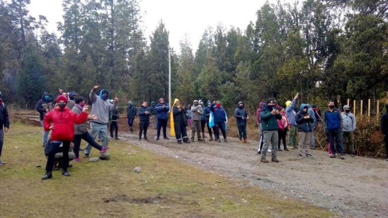 Toma de tierras en el INTA de El Bolsón (web).