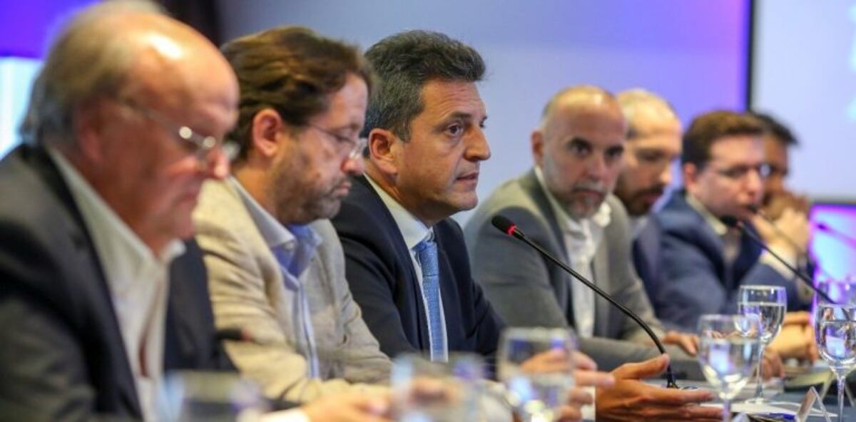 Massa: "Gobierne quien gobierne, es necesario un acuerdo de 10 políticas centrales"