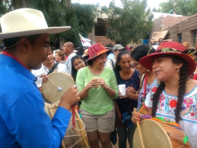 En la alegría del encuentro fluye el canto ancestral, con notas de tradición, memoria, vivencias y grandes dosis de picardía.