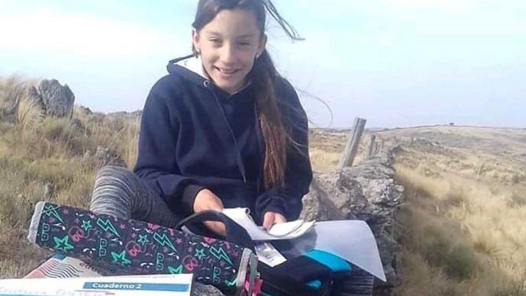 Romina recorría tres kilómetros para tener señal y poder hacer la tarea.