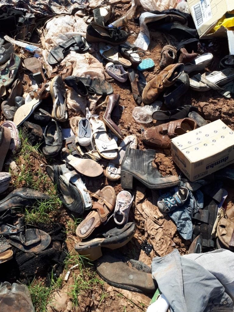 Zapatos en el vertedero Playa Grande, en Apolinario Saravia. (Cortesía de Yéssica Yulán)