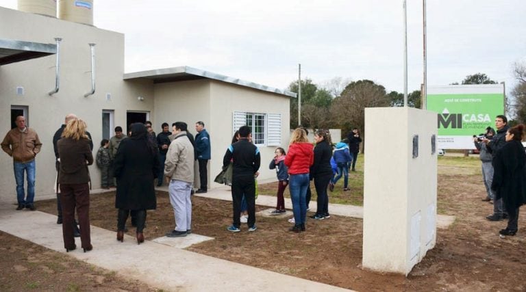 Inauguraron dos viviendas sociales (Vía Santa Rosa)