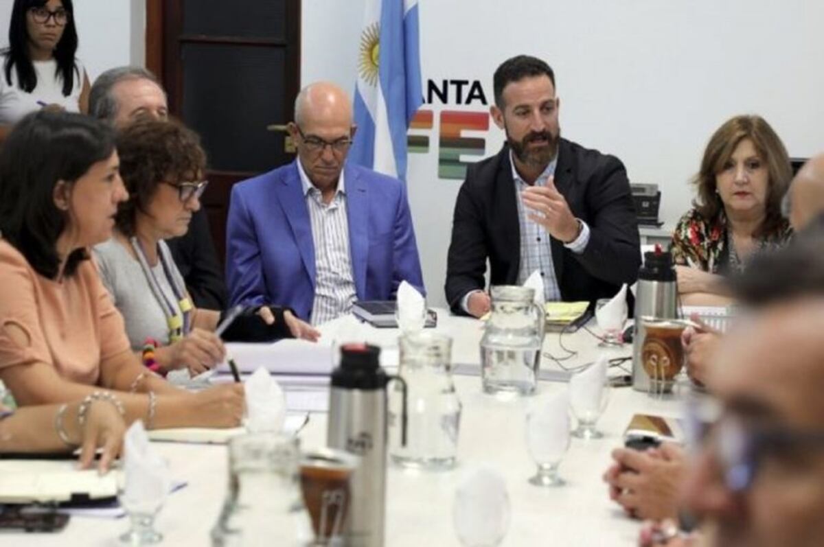 El Gobierno no hizo oferta salarial y la paritaria docente pasó a nuevo cuarto intermedio