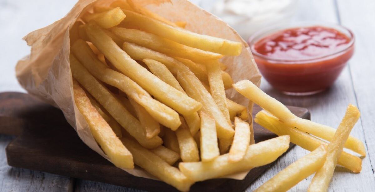 Crujientes y como en los restaurantes: el truco para preparar papas fritas de forma rápida y sencilla