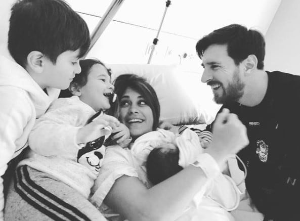 La primera foto de Anto, Lio y Ciro Messi