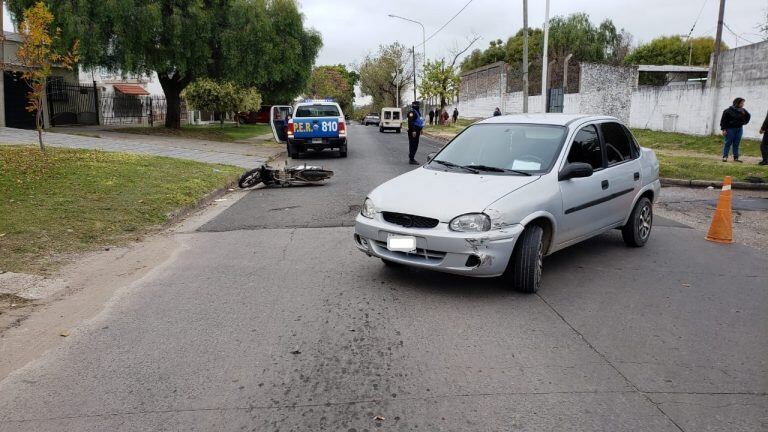 A bordo de la moto iban dos jóvenes que sufrieron traumatismos