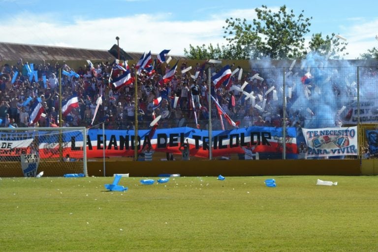 Tribuna colmada para hacer realidad un sueño