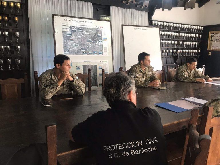 Durante la reunión que mantuvieron participaron diferentes sectores de las fuerzas de seguridad (web).