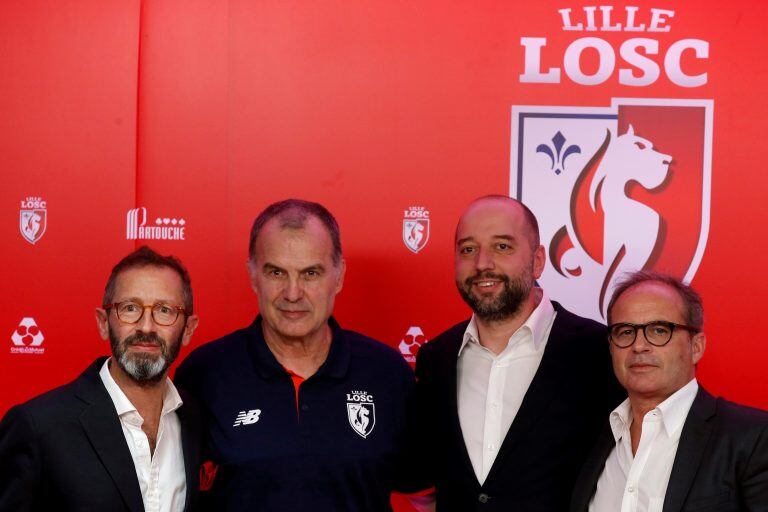 New Lille LOSC coach, Marcelo Bielsa of Argentina, Gerard Lopez (2nd R), Luis Campos (R) and Marc Ingla (L) pose after a news conference at the Domaine de Luchin training center in Camphin en Pevele near Lille, France May 23, 2017. REUTERS/Pascal Rossignol francia marcelo bielsa presentacion nuevo director tecnico del equipo lille futbol nuevo entrenador del equipo