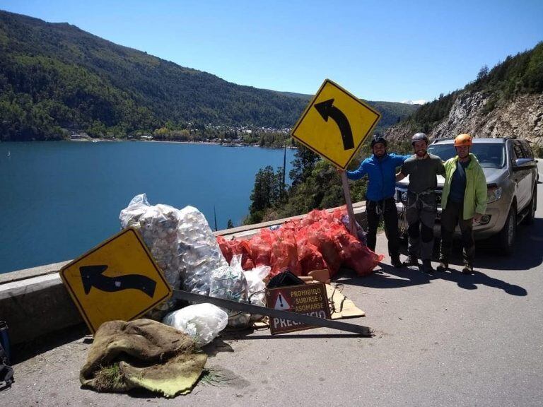 Juntaron plásticos, vidrios, latas y señales de tránsito en mal estado (web).