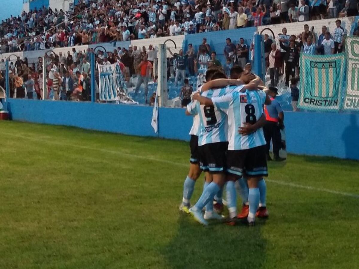 Racing derrotó al puntero del Federal A y alargó su racha