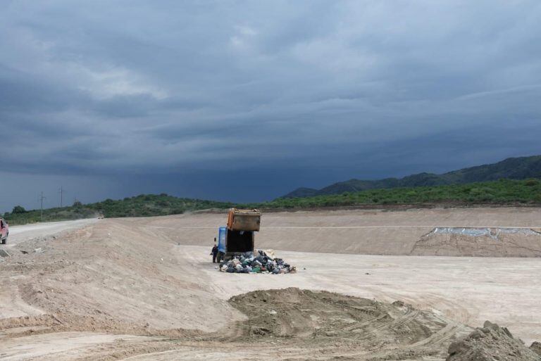 Comenzaron los volcamientos de residuos en el nuevo centro ambiental