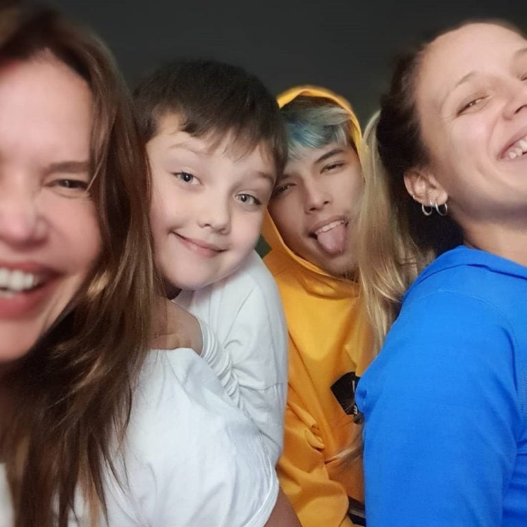 Nazarena Vélez junto a sus hijos en el Día de la Madre pasado (Foto: Instagram/ @nazarenavelez)