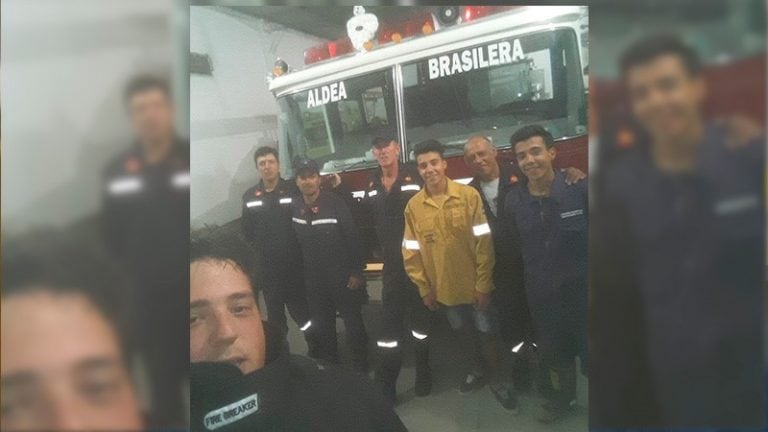 Bomberos voluntarios de Aldea Brasilera.