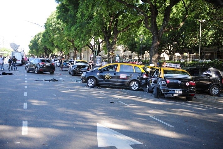 Choque taxis Av libertador (Web)