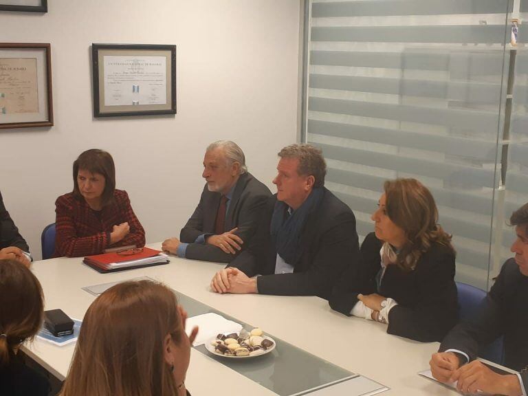 Patricia Bullrich reunida con funcionarios judiciales y de seguridad santafesinos