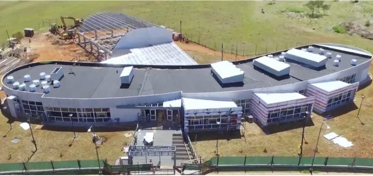 Escuela Secundaria de Innovación en el barrio Parque Adam de Posadas, con vista al río Paraná y al Jardín Botánico de la ciudad. (Ministerio de Educación)