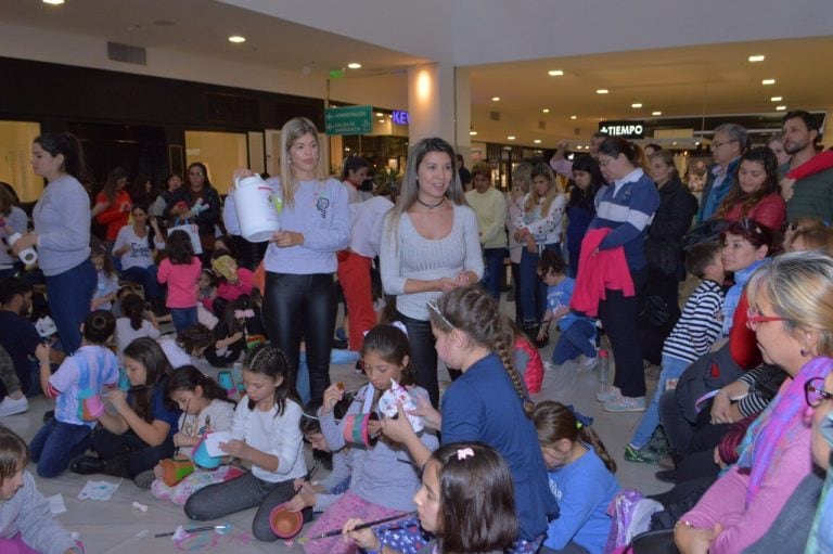 Participación de menores en el evento por el Día de la Bandera (Vía Resistencia).