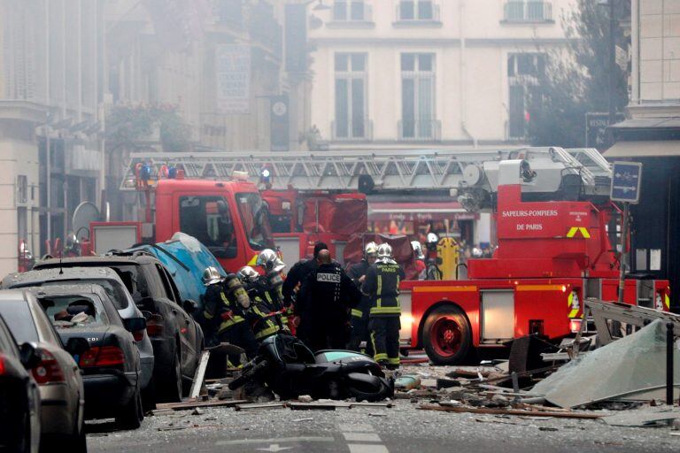 Por un escape de gas, explotó una panadería en el centro de París, Francia (AFP)