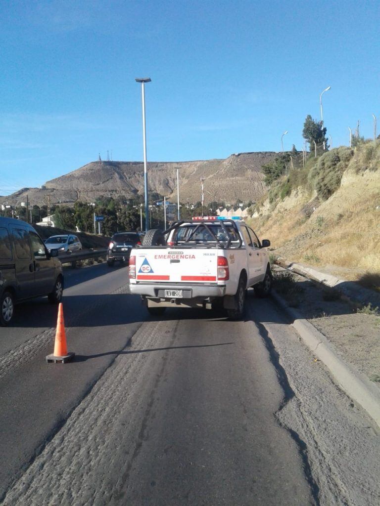 Defensa Civil colabora en el lugar.