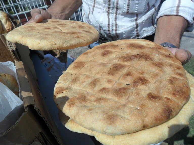 Las tortillas de grasa y pastelitos, protagonistas de todas las tardes.