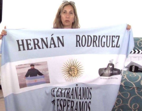 La esposa de Hernán Rodríguez, Marcela Moyano también opta por no abandonar.