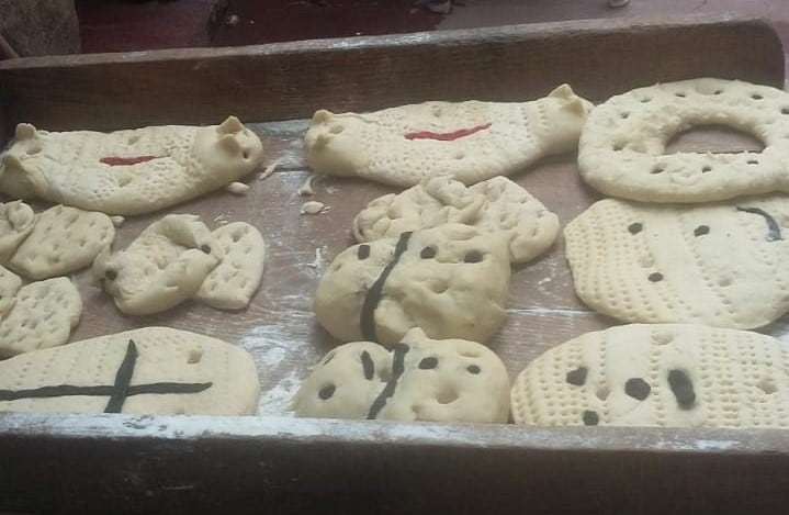 Las ofrendas de masa de pan de la familia Vilca, listas para ser horneadas.