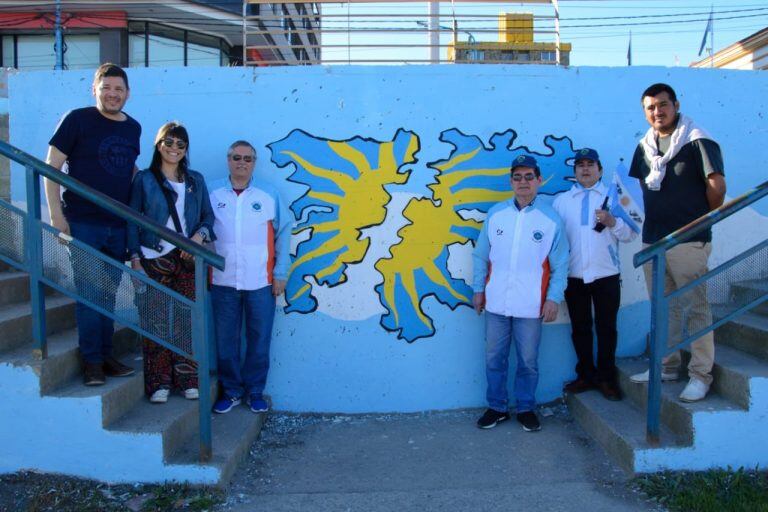 Restauración mural Malvinas en Ushuaia.