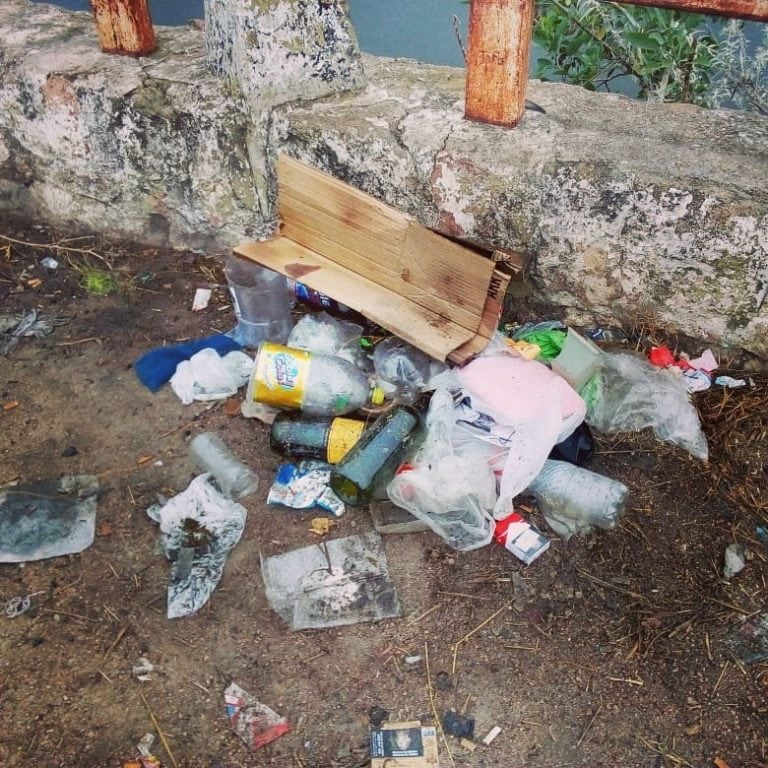 Así se encontraba el Puente Negro antes de ser limpiado. (Foto: gentileza H. Yaniselli).