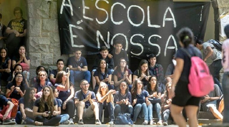 "Espero tu (re) vuelta" analiza las demandas por una mejor educación pública en Brasil (Web)