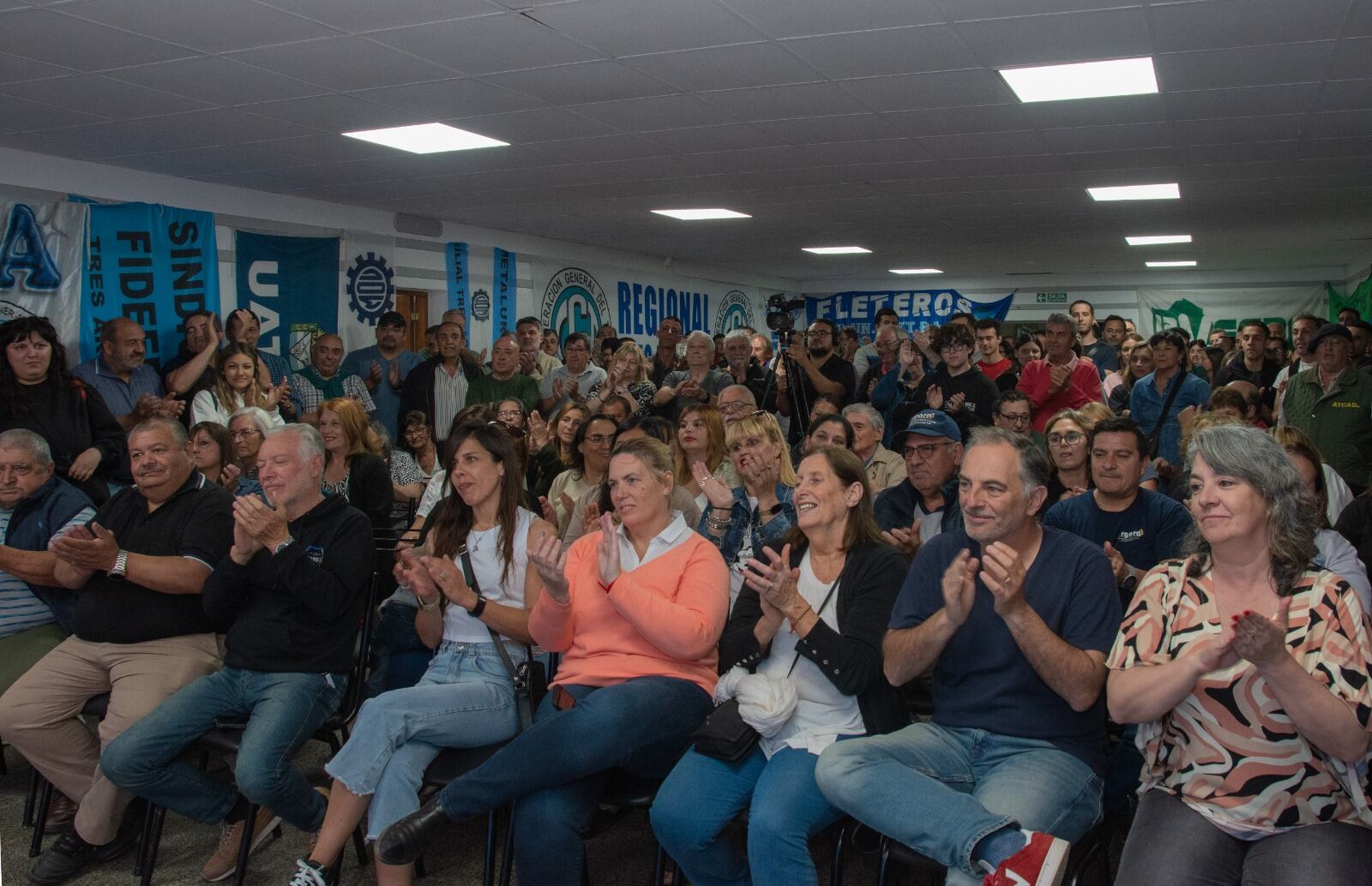 La CGT Regional Tres Arroyos y el peronismo local brindaron su apoyo a Sergio Massa con un acto