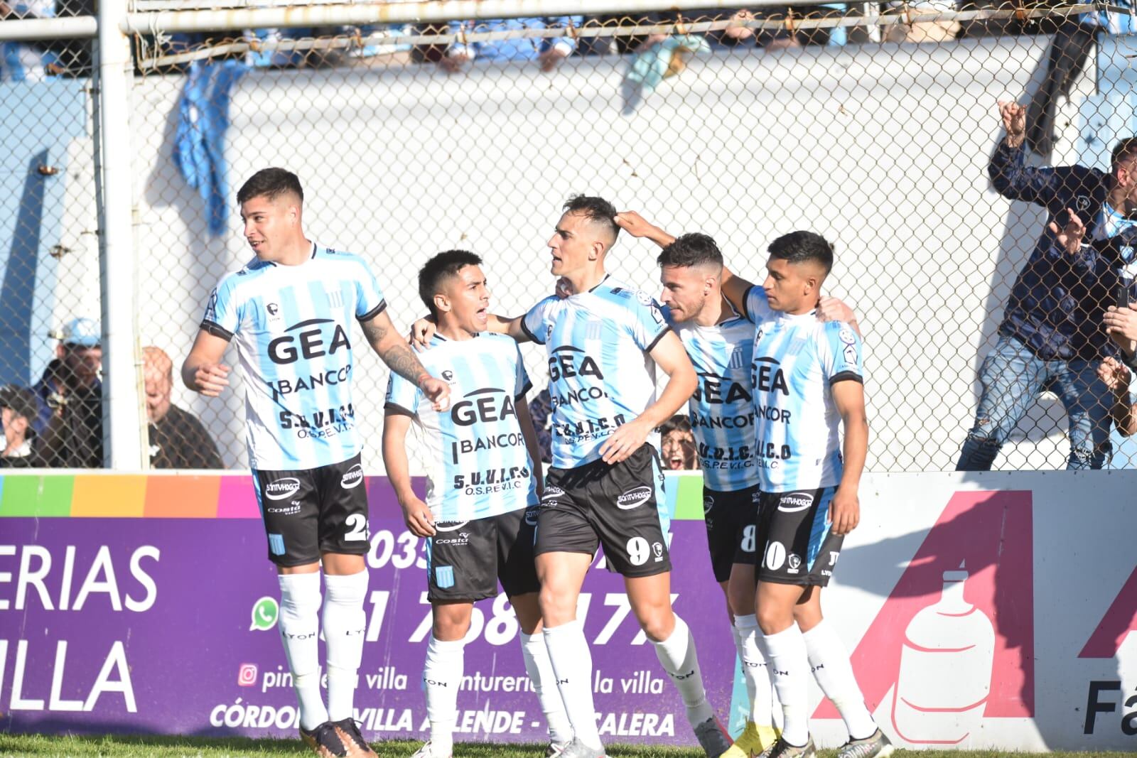 Racing golea a Mitre, en Nueva Italia, por la Primera Nacional. (Javier Ferreyra / La Voz)