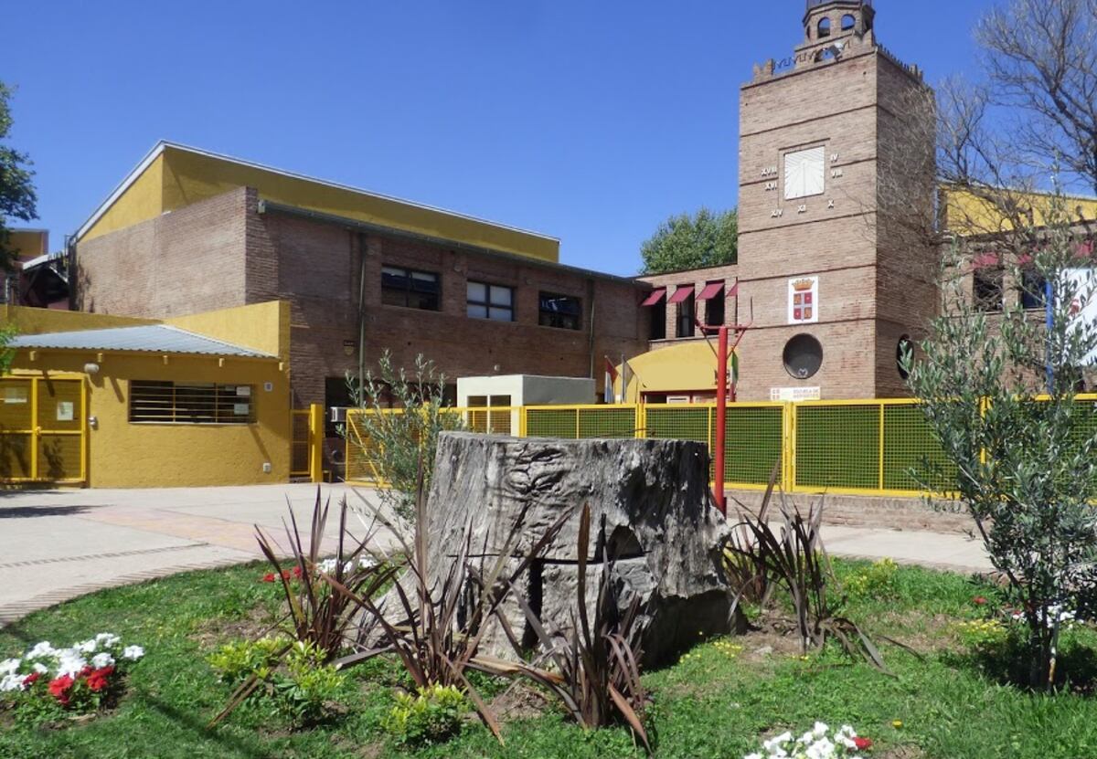 “Pegale un tiro”: feroz intento de robo en la puerta de un prestigioso colegio de Córdoba
