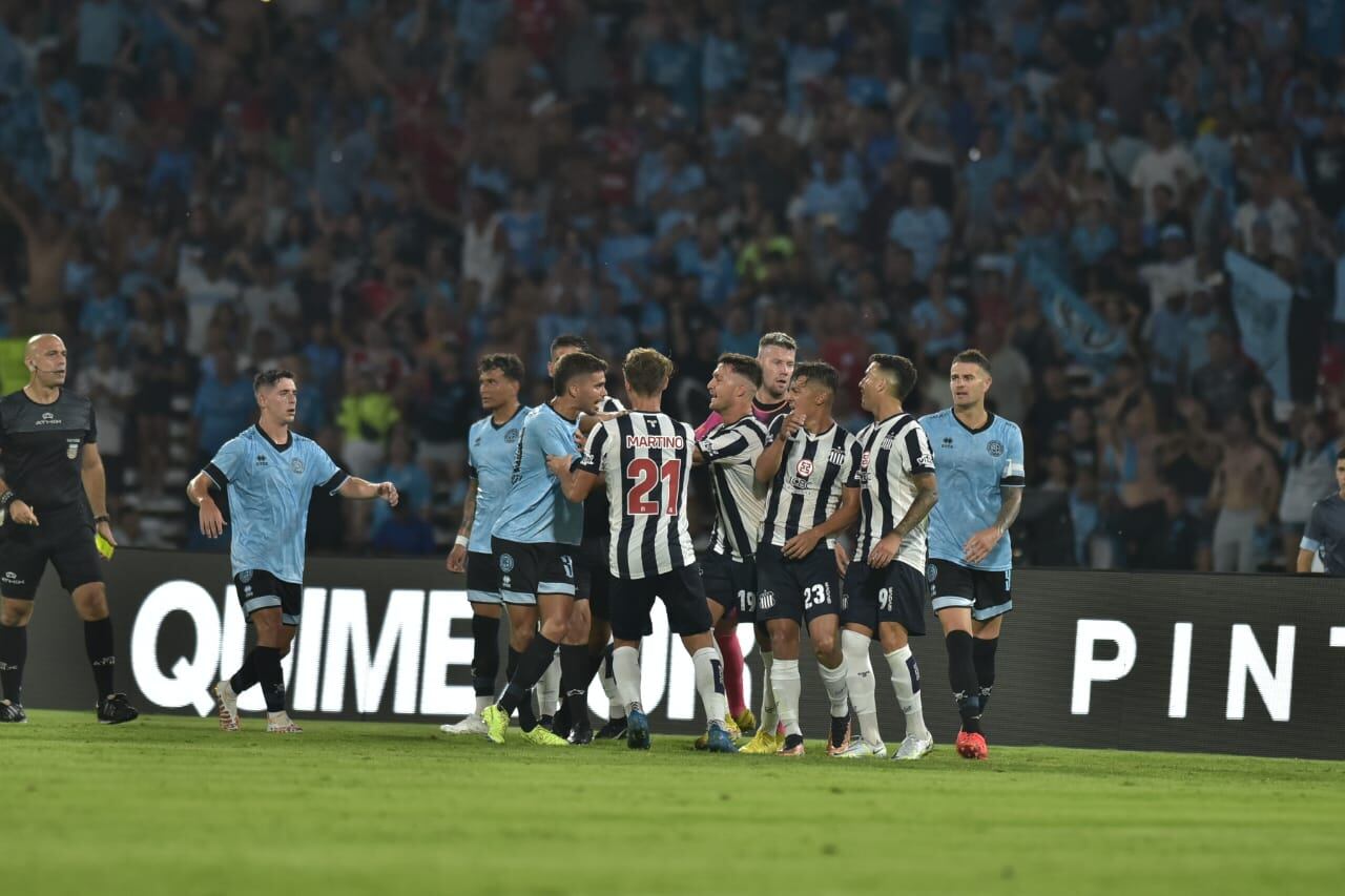 Talleres y Belgrano animaron un clásico espectacular en el estadio Mario Alberto Kempes. Se impuso la T por 3-0. (Fotografías de Pedro Castillo y Facundo Luque)