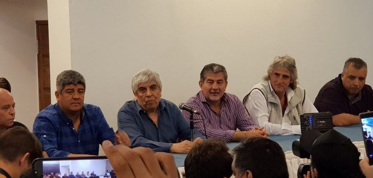 Jorge Taboada acompañó a Hugo Moyano en la conferencia de prensa cuando se anunció el paro.